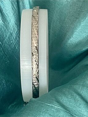 Vintage European 835 silver omega-style bracelet weighing 11.20 grams. 7.5”